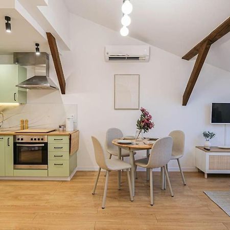 Cozy Loft Under The Wawel Sky Lägenhet Kraków Exteriör bild
